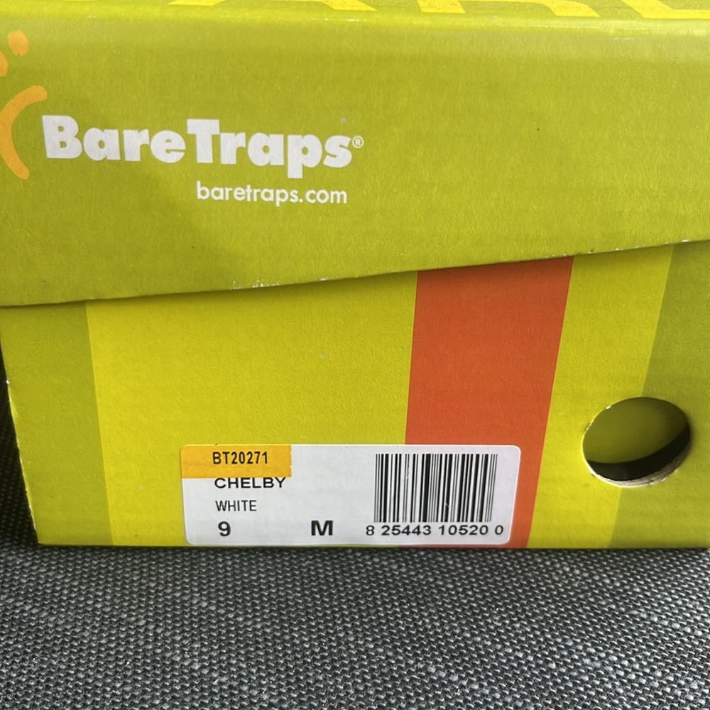 Bare Traps White Chelby Leather Sandal Size 9M - Picture 9 of 9